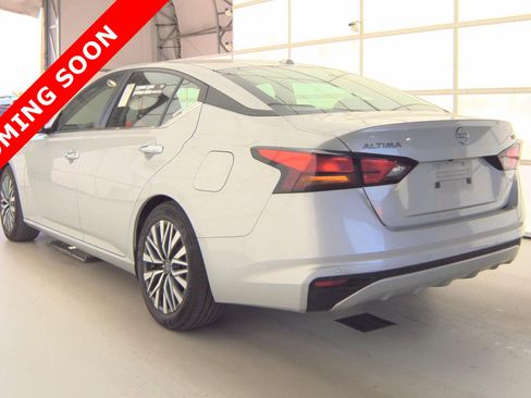 Used 2024 Nissan Altima 2.5 SV FWD image 5