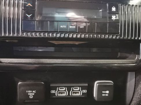 Used 2023 Jeep Wagoneer Series II AWD/4WD image 32