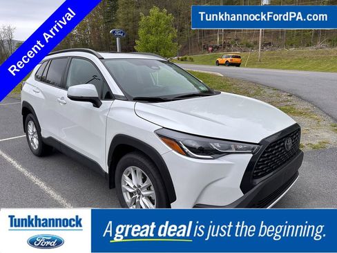 Used 2023 Toyota Corolla Cross LE w/ Moonroof Package AWD/4WD image 1