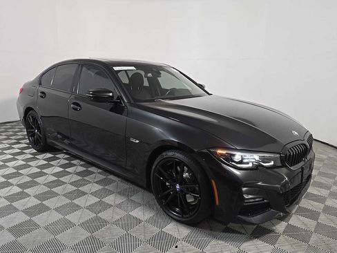 Used 2022 BMW 330e w/ M Sport Package RWD image 3