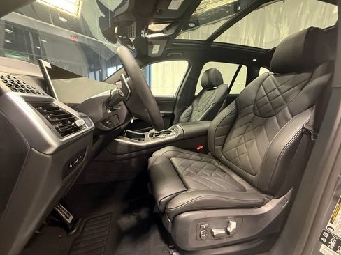 Used 2026 BMW X5 xDrive40i w/ M Sport Package AWD/4WD image 13