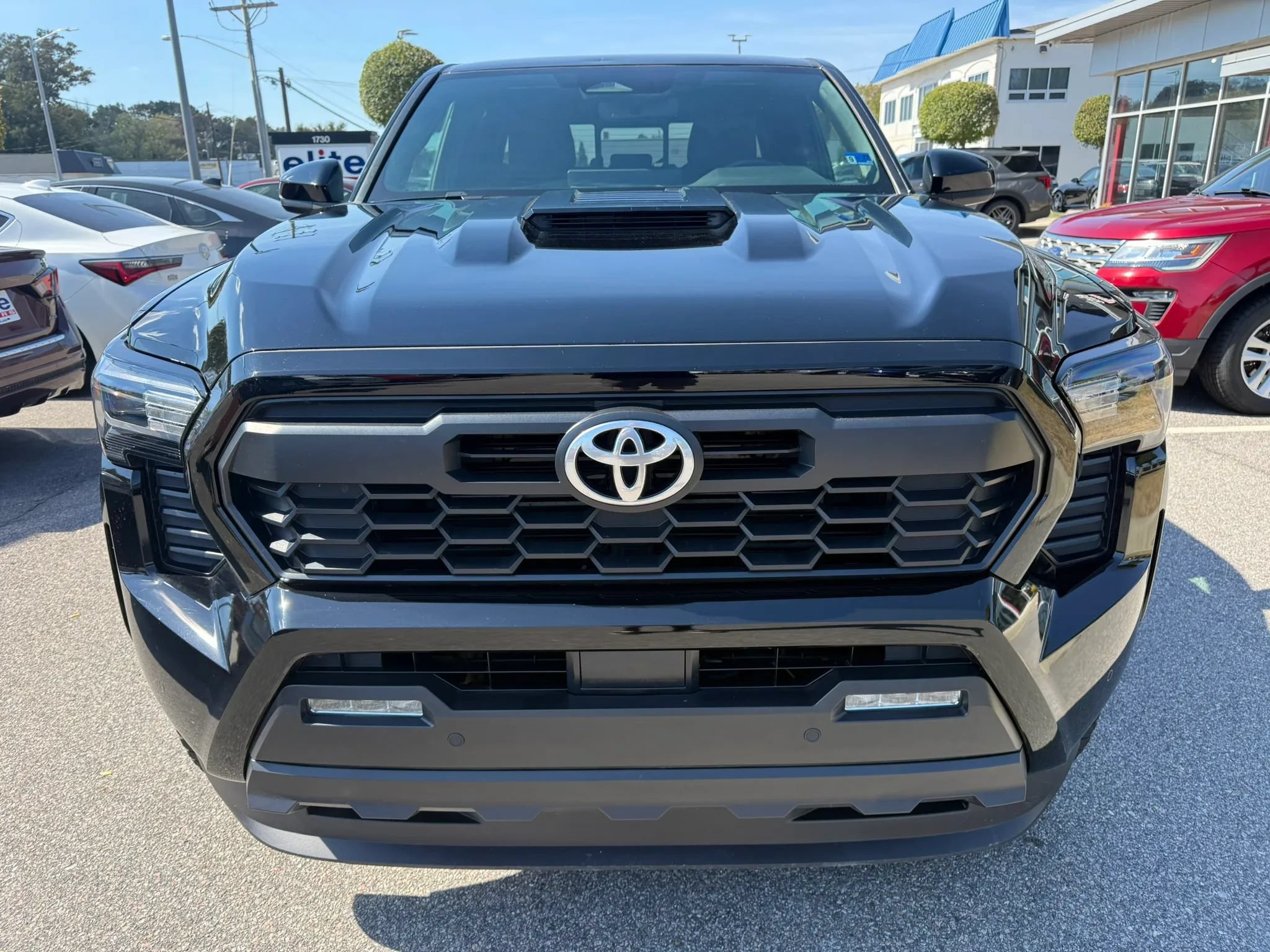 Used 2024 Toyota Tacoma TRD Sport w/ TRD Sport Upgrade Package AWD/4WD image 2