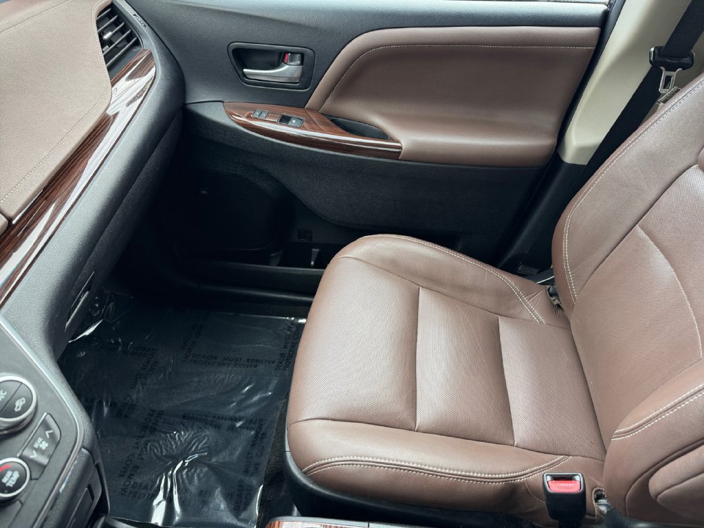 Used 2015 Toyota Sienna Limited Premium w/ Advanced Technology Package FWD image 29