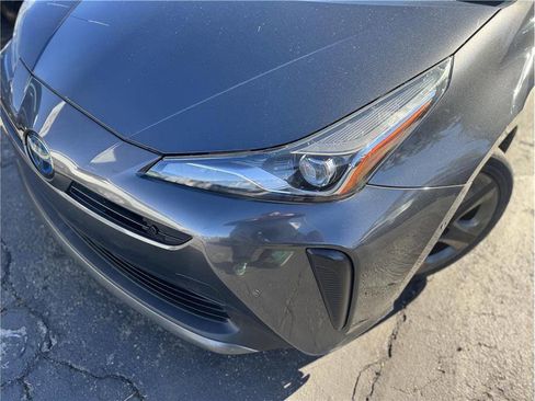 Used 2019 Toyota Prius XLE image 12