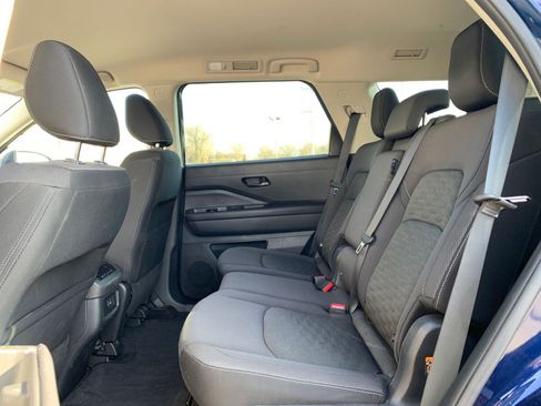 Used 2025 Nissan Pathfinder SV image 28