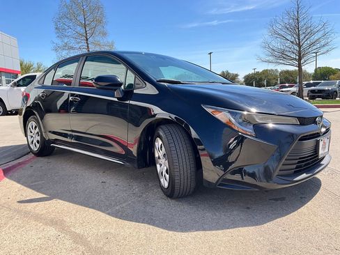 Used 2025 Toyota Corolla LE image 4
