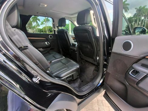 Used 2017 Land Rover Discovery HSE image 35
