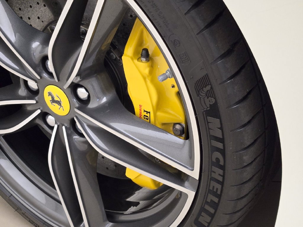 Used 2024 Ferrari Roma Spider RWD image 14