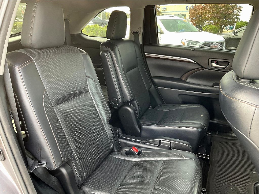 Used 2016 Toyota Highlander Limited Platinum AWD/4WD image 6