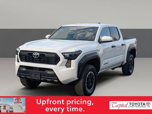 Used 2024 Toyota Tacoma TRD Off-Road AWD/4WD image 4