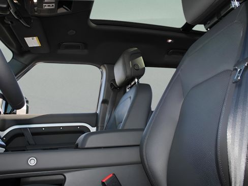 New 2025 Land Rover Defender 110 X-Dynamic SE image 27