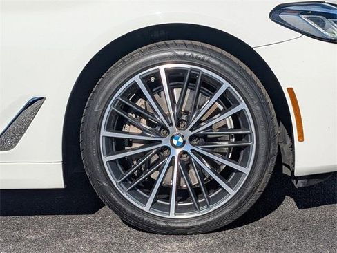 Used 2021 BMW 540i w/ Premium Package image 12