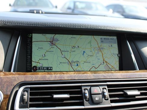 Used 2014 BMW 750Li image 22