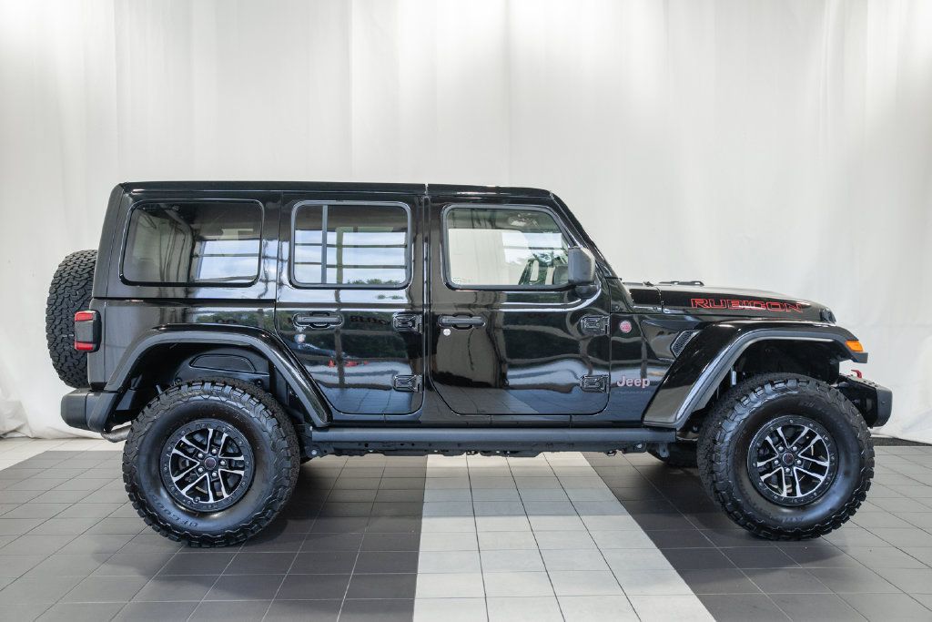 Used 2024 Jeep Wrangler Unlimited Rubicon AWD/4WD image 3