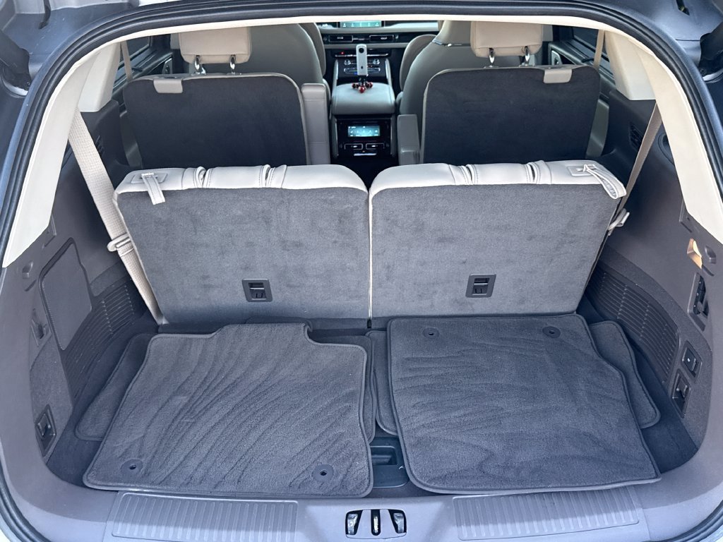 Used 2023 Lincoln Aviator Reserve w/ Equipment Group 201A AWD/4WD image 8
