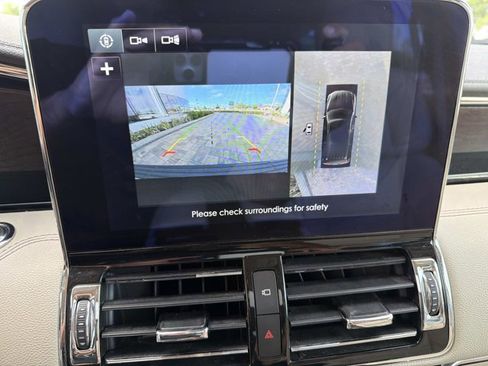 Used 2019 Lincoln Navigator Select w/ Technology Package image 32