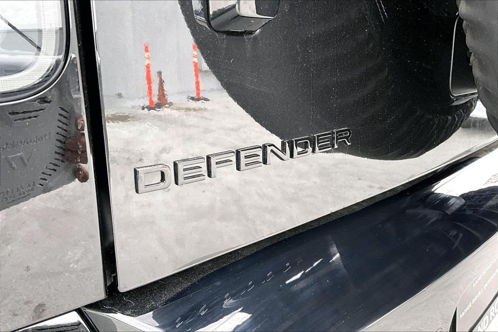 New 2026 Land Rover Defender 110 S AWD/4WD image 9
