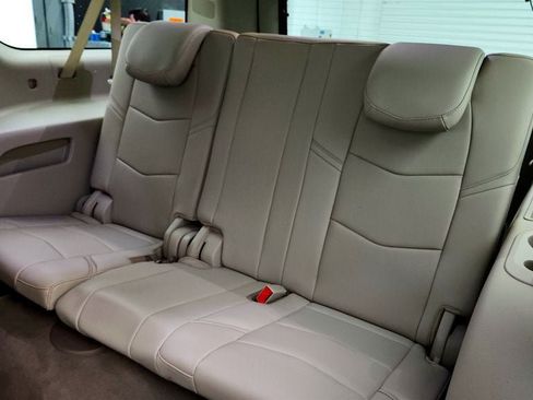 Used 2018 Cadillac Escalade ESV Premium Luxury AWD/4WD image 23
