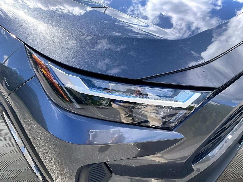 Used 2025 Toyota RAV4 LE AWD/4WD image 32