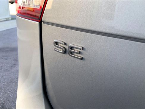 Used 2024 Volkswagen Tiguan SE AWD/4WD image 10