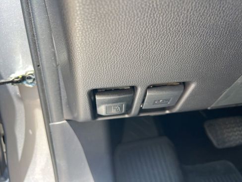 Used 2025 Toyota RAV4 XLE FWD image 41