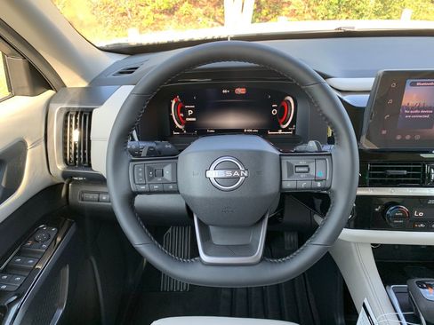 New 2026 Nissan Pathfinder SL image 10