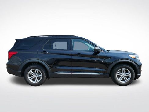 Used 2024 Ford Explorer XLT w/ Equipment Group 202A AWD/4WD image 2