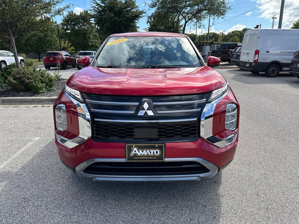 Used 2025 Mitsubishi Outlander SE AWD/4WD image 6