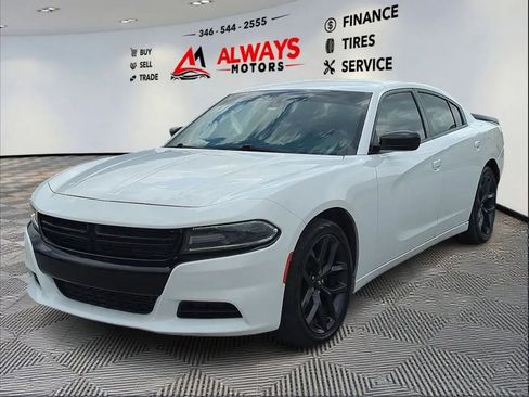 Used 2019 Dodge Charger SXT w/ Blacktop Package RWD image 1