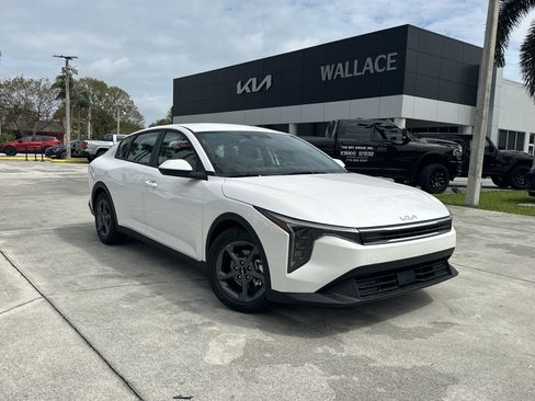 New 2026 Kia K4 LXS FWD image 1