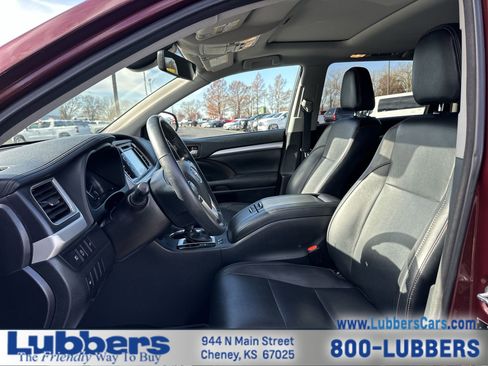 Used 2017 Toyota Highlander XLE image 11