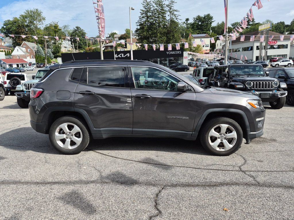 Used 2019 Jeep Compass Latitude w/ Cold Weather Group AWD/4WD image 4