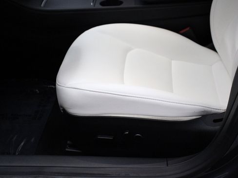 Used 2023 Tesla Model 3 Standard Range image 23