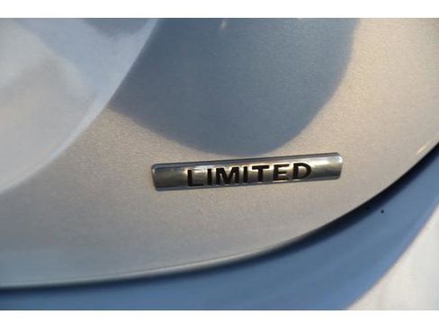 Used 2011 Hyundai Elantra Limited w/ Premium Pkg 5 image 9