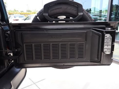 Used 2024 Jeep Wrangler Unlimited Sahara AWD/4WD image 23
