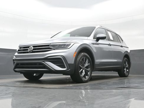 Used 2022 Volkswagen Tiguan SE AWD/4WD image 26