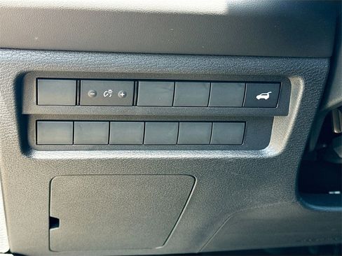 New 2025 Mitsubishi Outlander SE image 10