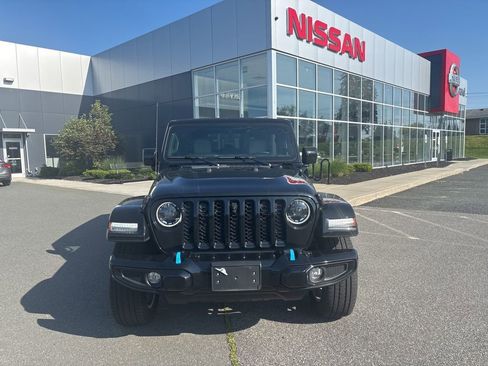 Used 2023 Jeep Wrangler Unlimited Sahara AWD/4WD image 2