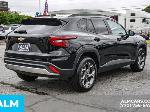 Used 2025 Chevrolet Trax LT w/ LT Convenience Package FWD image 7