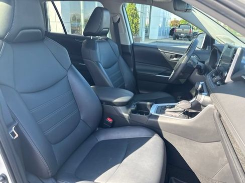 Used 2022 Toyota RAV4 XLE Premium AWD/4WD image 29