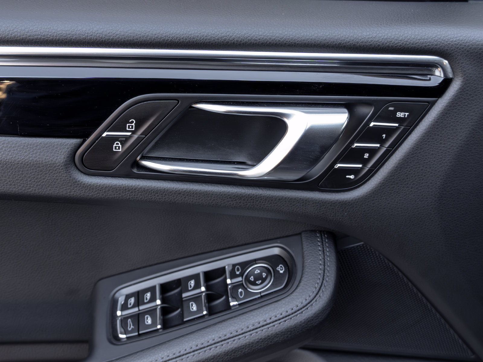 Certified 2026 Porsche Macan AWD/4WD image 22