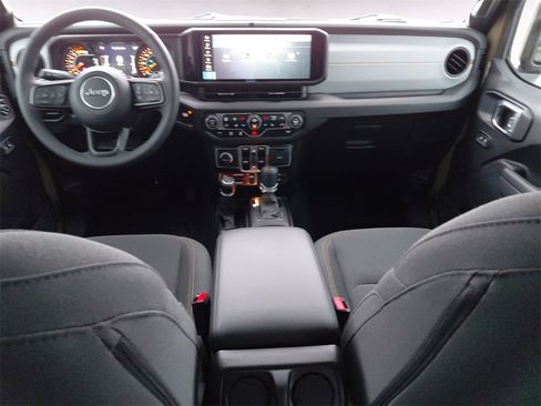 Used 2025 Jeep Wrangler Willys image 10