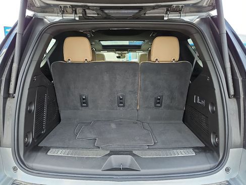 Used 2024 Chevrolet Tahoe Premier AWD/4WD image 32