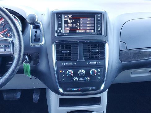 Used 2020 Dodge Grand Caravan SE image 22