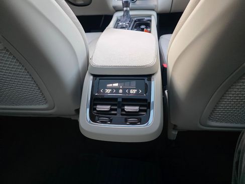 Used 2018 Volvo XC90 T6 Momentum w/ Convenience Package image 22