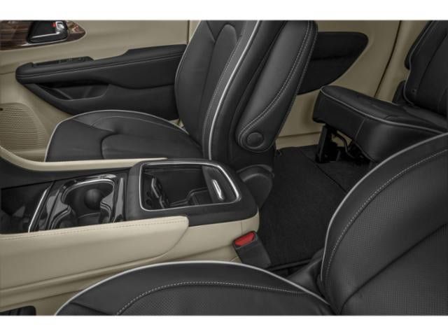 Used 2025 Chrysler Pacifica Limited FWD image 13