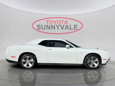 Used 2016 Dodge Challenger SXT image 9