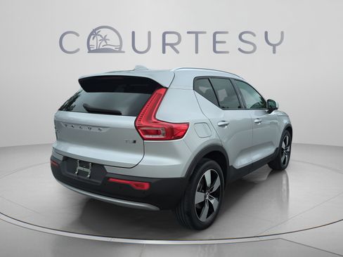 Used 2019 Volvo XC40 T5 Momentum AWD/4WD image 6