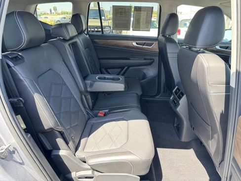 Used 2024 Volkswagen Atlas SE FWD image 32