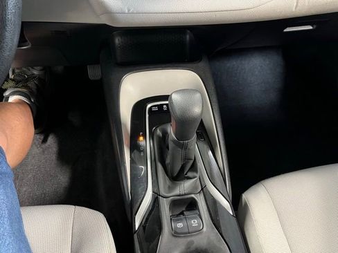 Used 2022 Toyota Corolla LE FWD image 29